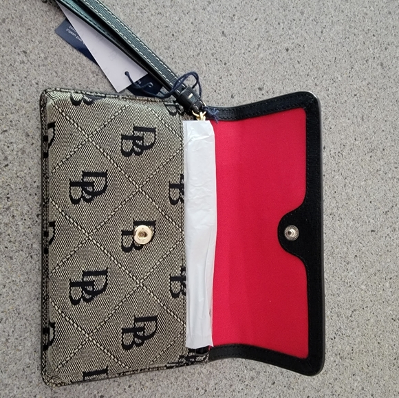 Dooney & Bourke wristlet wallet - Picture 3 of 10